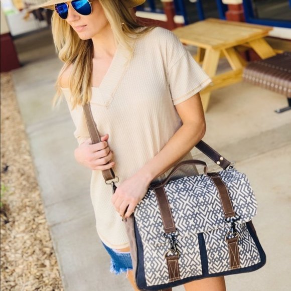 LAST ONE! X Design Messenger Bag - Picture 5 of 7